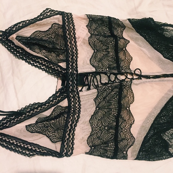 NWT VS lingerie - Picture 2 of 7